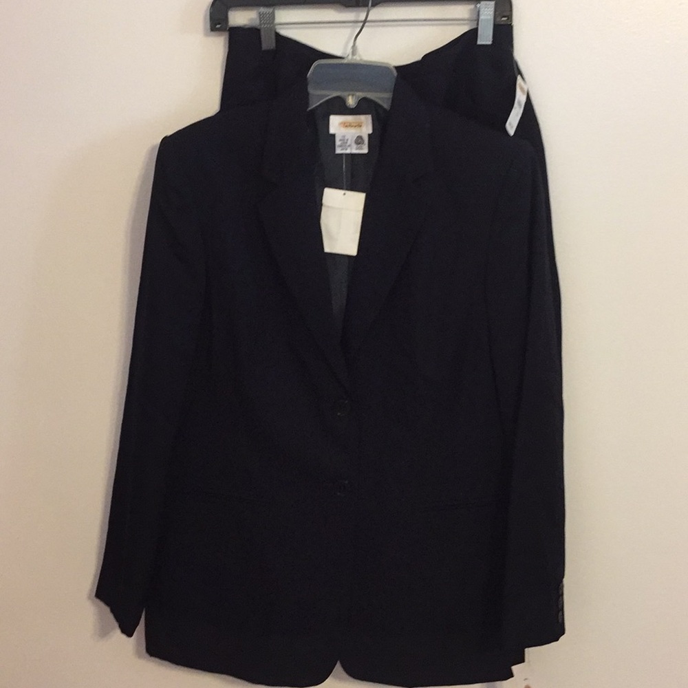 🛍Talbots woman’s sz 12 suit pure wool skirt jacket